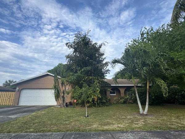 230 Ross DR, Delray Beach, FL 33445