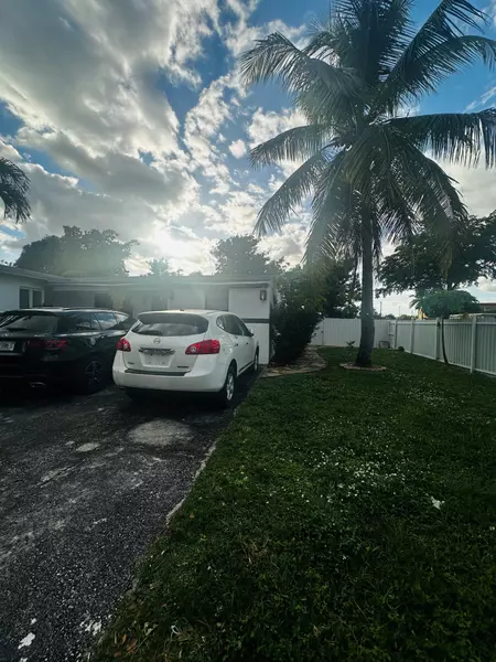 18140 NW 5 CT, Miami, FL 33169