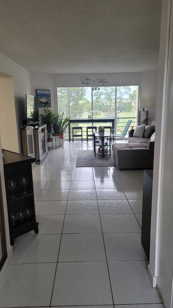 Lake Worth, FL 33467,3836 Via Poinciana 404