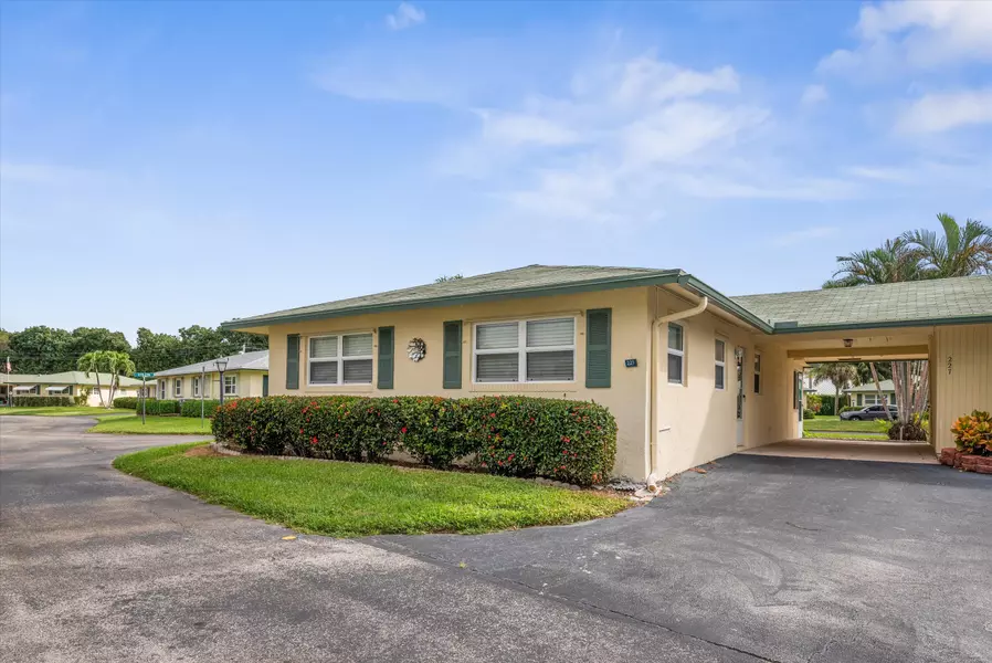 227 Cardinal LN, Delray Beach, FL 33445