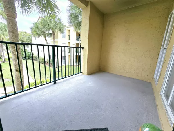 Coral Springs, FL 33071,977 Riverside DR 220