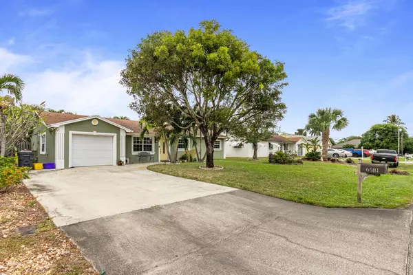 6581 Massachusetts DR, Lake Worth, FL 33462