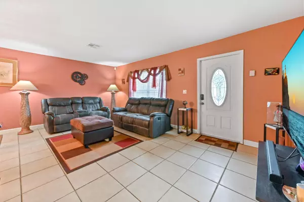 Lake Worth, FL 33463,6162 Arcade CT