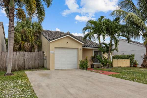 Lake Worth, FL 33463,6053 Strawberry Fields WAY