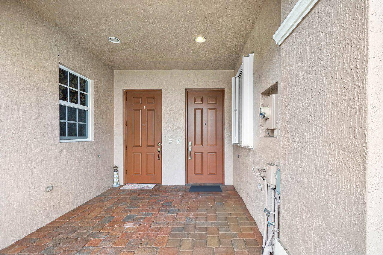 Boynton Beach, FL 33426,68 Landau ST