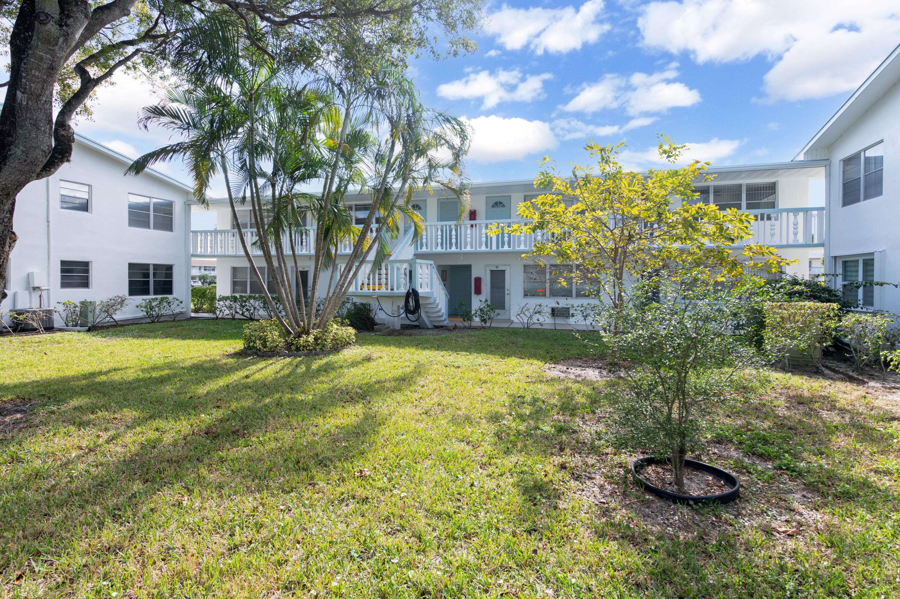 123 Camden F 123, West Palm Beach, FL 33417