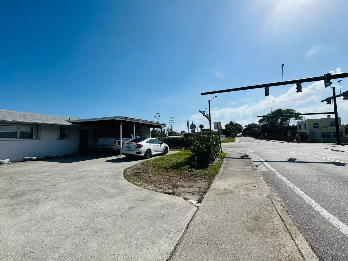 Lake Worth Beach, FL 33460,1004 N A ST