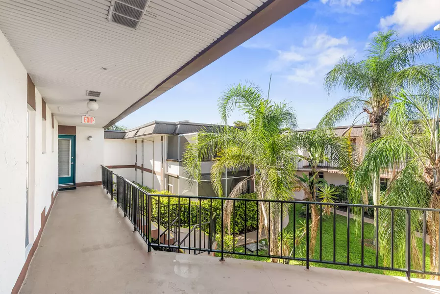 7 N Greenway 202, Royal Palm Beach, FL 33411