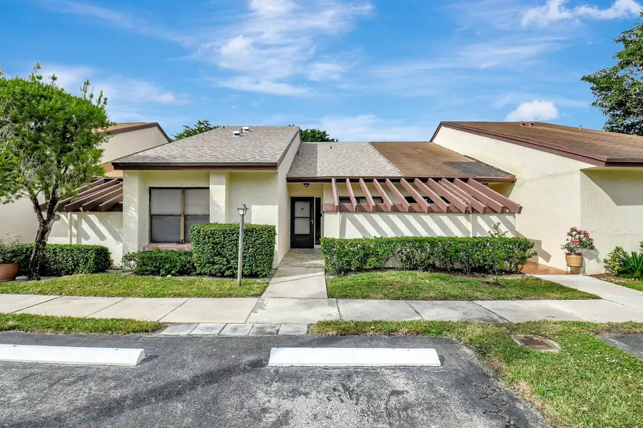 3679 English RD B, Lake Worth, FL 33467