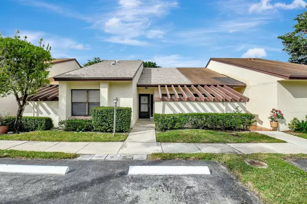 3679 English RD B, Lake Worth, FL 33467