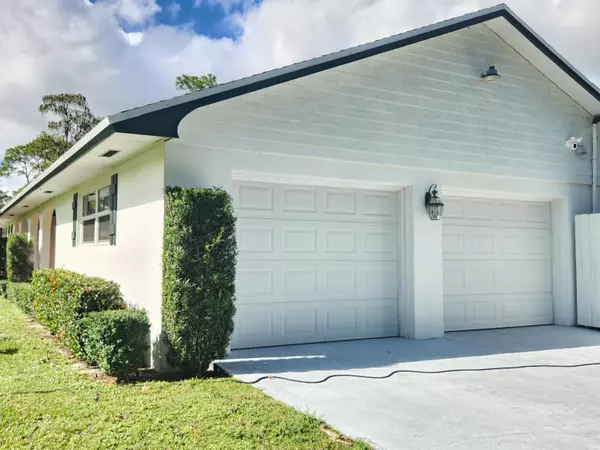 Loxahatchee Groves, FL 33470,12859 Raymond DR