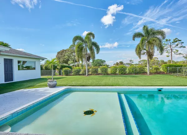 Tequesta, FL 33469,119 Country Club Drive DR Guest Villa