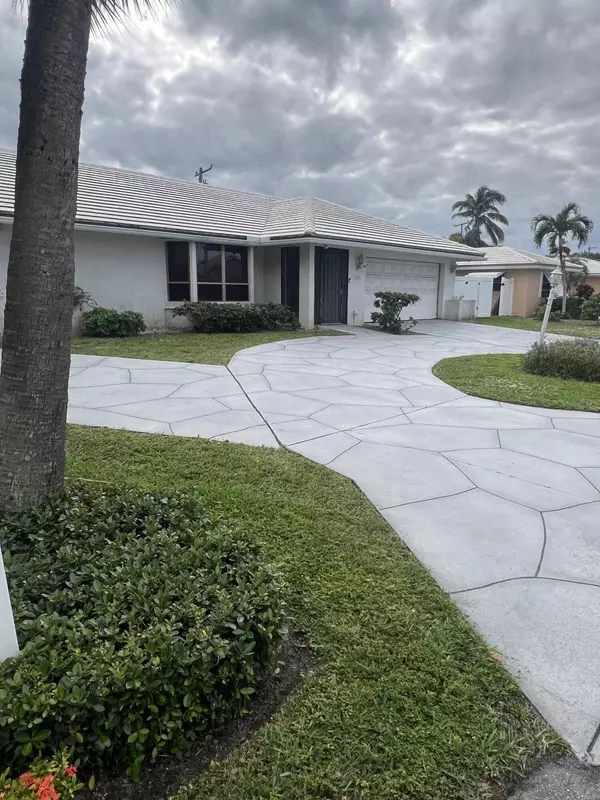 Riviera Beach, FL 33404,1291 Bimini LN