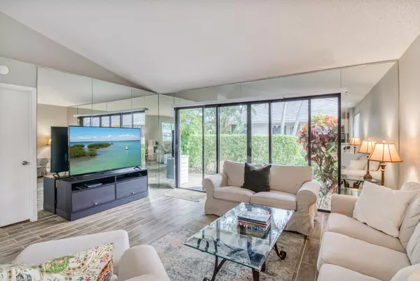 Palm Beach Gardens, FL 33418,911 Club DR