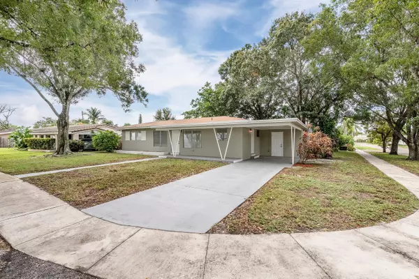 Plantation, FL 33317,811 W Country Club CIR