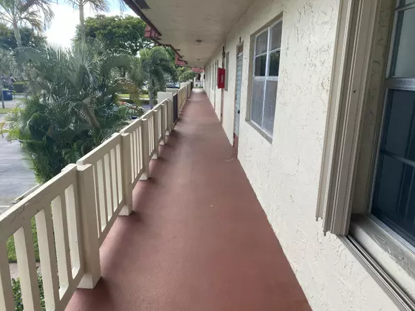 Delray Beach, FL 33446,3 Abbey LN 206