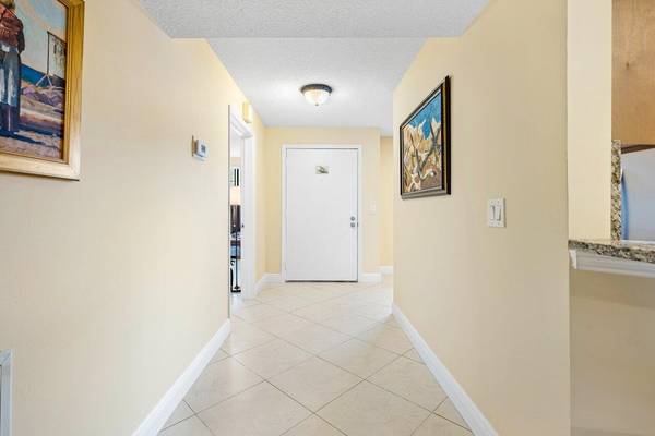 Boca Raton, FL 33428,23370 Carolwood LN 209