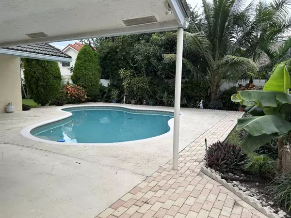 Boca Raton, FL 33487,350 Apache LN