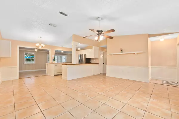 Fort Pierce, FL 34951,7804 Penny LN