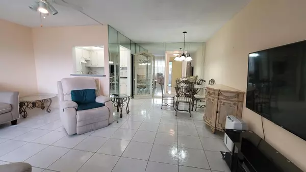 54 Kent D, West Palm Beach, FL 33417