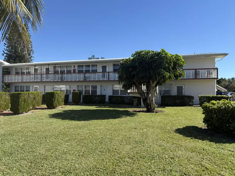 39 Cambridge B, West Palm Beach, FL 33417