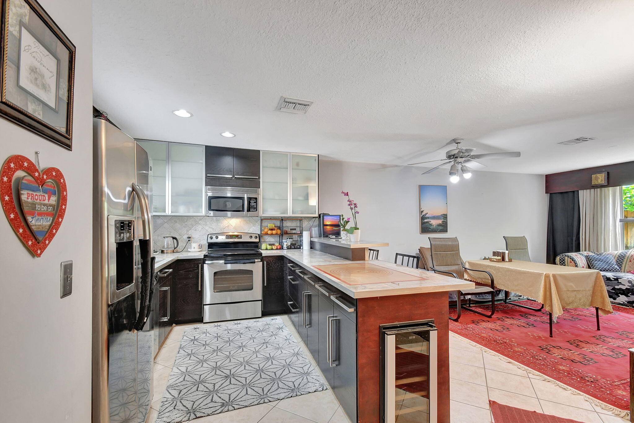 Lantana, FL 33462,326 W Pine ST 19