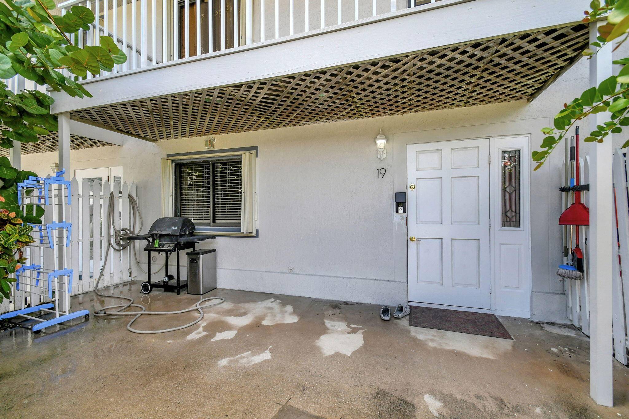 Lantana, FL 33462,326 W Pine ST 19