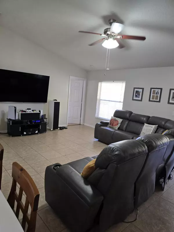 Port Saint Lucie, FL 34953,533 SW Halkell AVE
