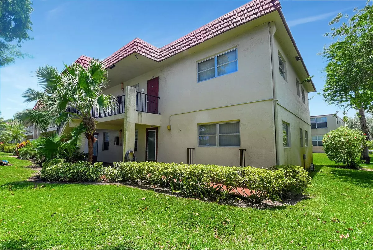 Delray Beach, FL 33446,1 Abbey LN 106