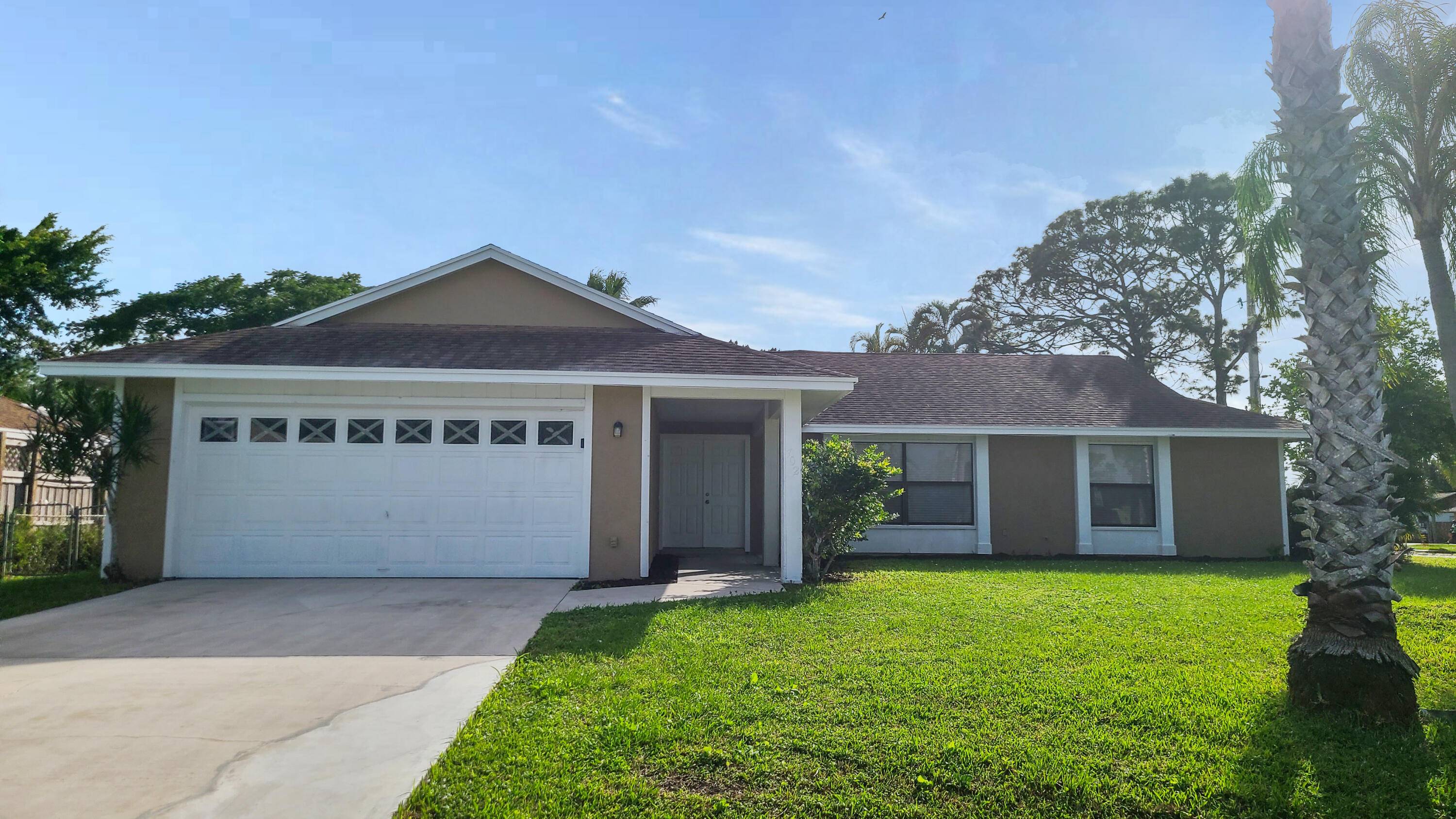 702 SE Starflower AVE, Port Saint Lucie, FL 34983