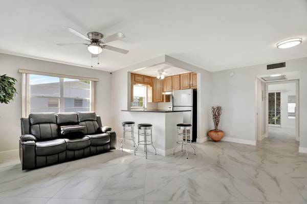 84 Oakridge G 84, Deerfield Beach, FL 33442