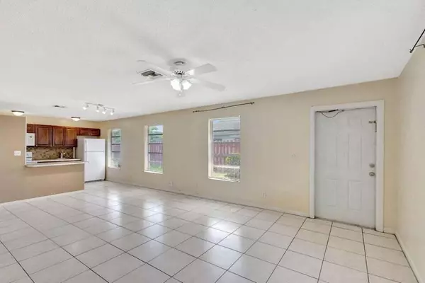 Palm Beach Gardens, FL 33410,614 Holly DR 1