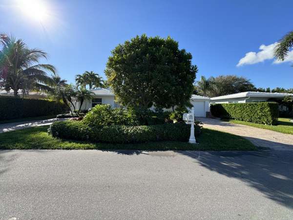 Palm Beach Shores, FL 33404,324 Cascade LN