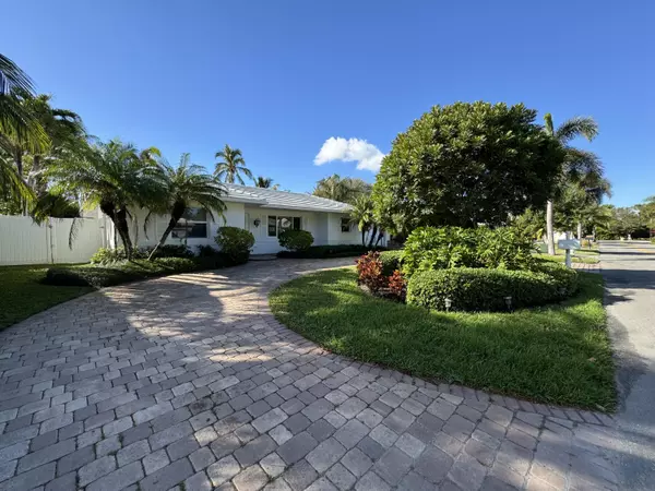 324 Cascade LN, Palm Beach Shores, FL 33404