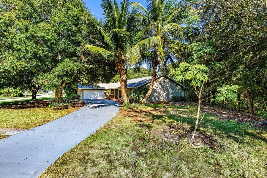 1111 NE Town TER, Jensen Beach, FL 34957