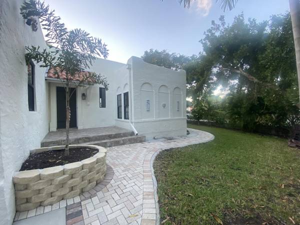 West Palm Beach, FL 33407,828 35th ST