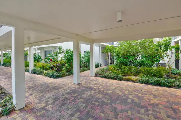 Delray Beach, FL 33445,800 Greensward Court 104-I