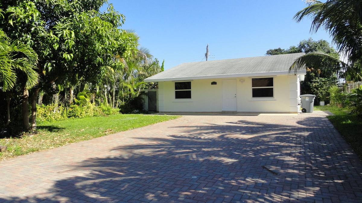 Lantana, FL 33462,7804 Terrace RD