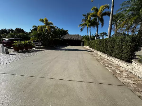 Port Saint Lucie, FL 34986,31 NW Boundary DR