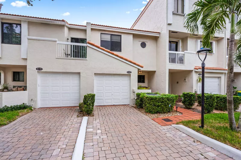 Aventura, FL 33180,21385 Marina Cove CIR 12-E