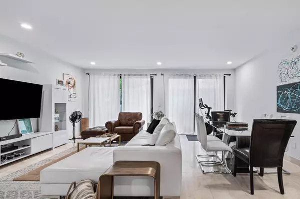 Aventura, FL 33180,21385 Marina Cove CIR 12-E