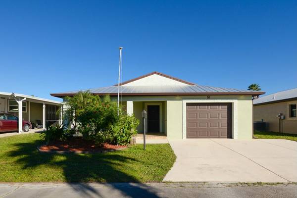 10 Islandia LN, Port Saint Lucie, FL 34952