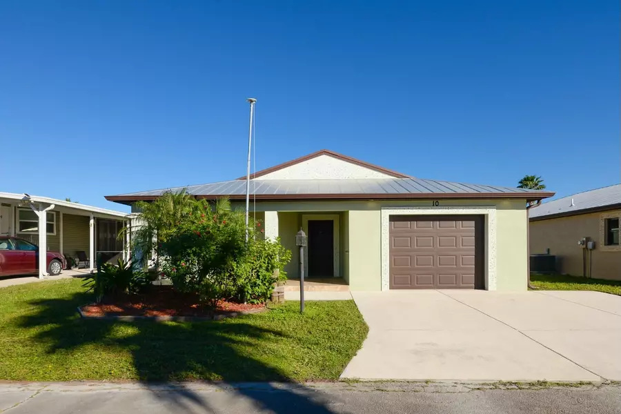 10 Islandia LN, Port Saint Lucie, FL 34952