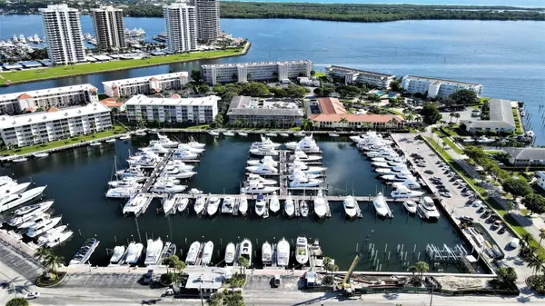 North Palm Beach, FL 33408,60 Yacht Club 304 DR 304