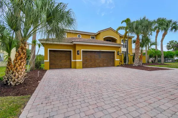 10359 Cypress Lakes Preserve DR, Lake Worth, FL 33449