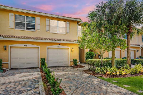 5900 Monterra Club DR, Lake Worth, FL 33463