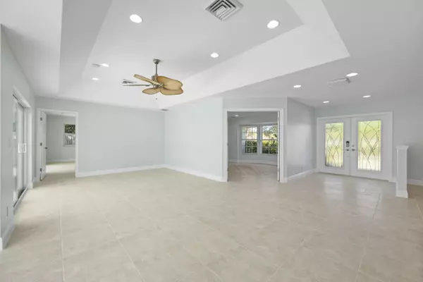 Tequesta, FL 33469,111 Golfview DR