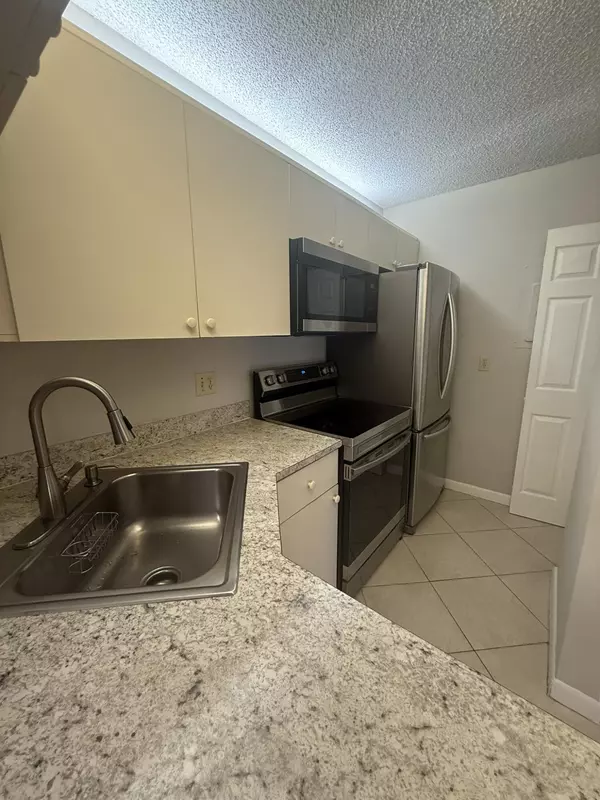 Greenacres, FL 33415,617 Sea Pine WAY B1