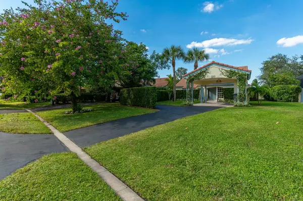 2291 Las Casitas DR, Wellington, FL 33414