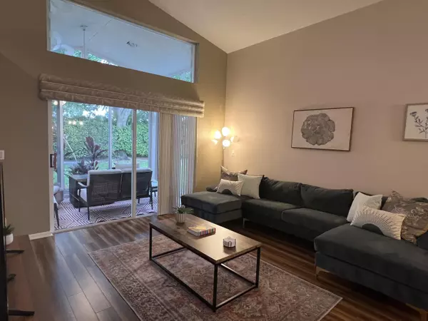 Boynton Beach, FL 33437,5730 Royal Club DR
